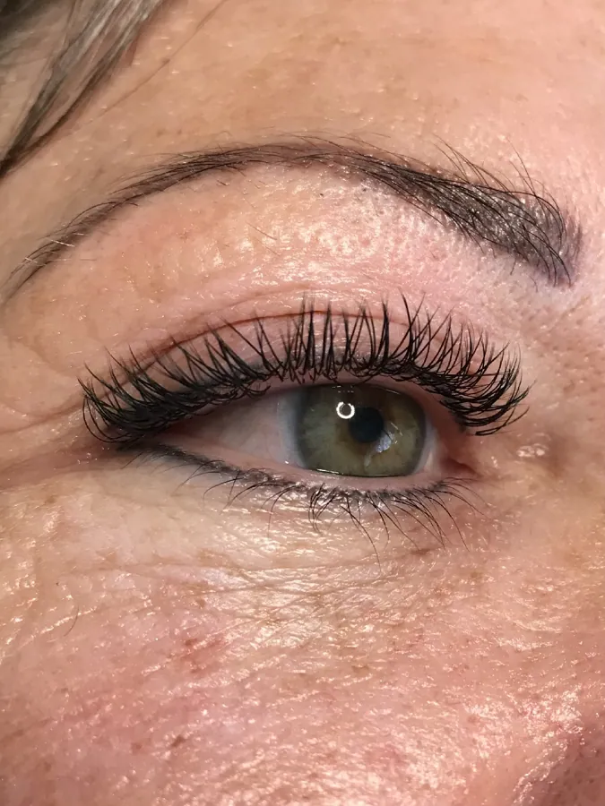 Wimpern nach dem Lifting